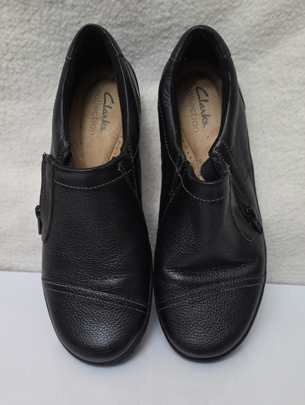 Clarks Black Leather Women's Slip-On Loafers - SIZE 7